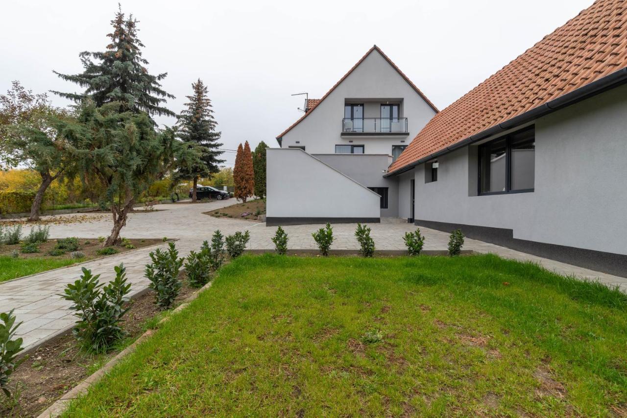 Villa Berc 艾格扎洛克 外观 照片